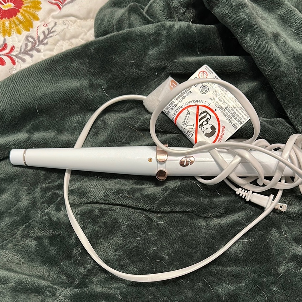 T3 White and Rose Gold Curling Iron
